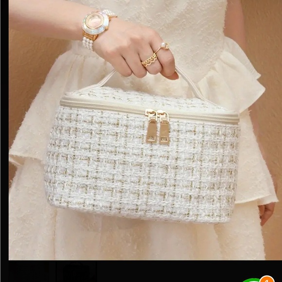 Tweed Cosmetic Storage Tote Bag
- Durable Travel Toiletry Organizer - Picture 9 of 12